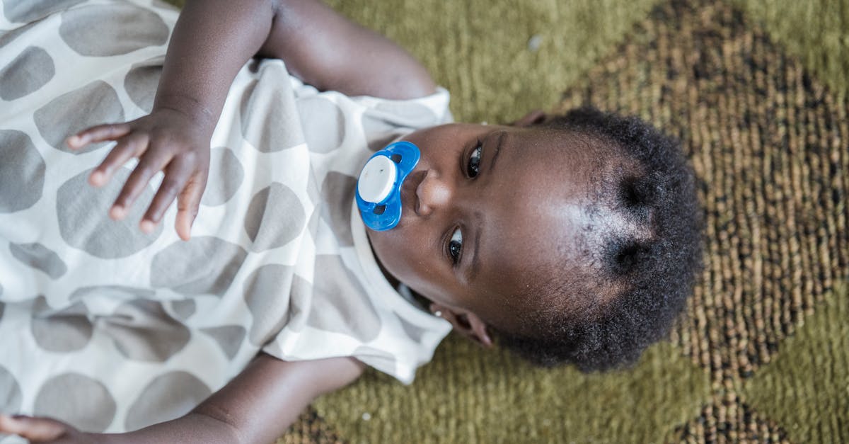 découvrez nos conseils et astuces pour prendre soin des cheveux délicats de votre bébé. des produits naturels aux techniques douces, assurez une hygiene et une santé capillaire optimale pour votre petit tout en respectant sa peau sensible.