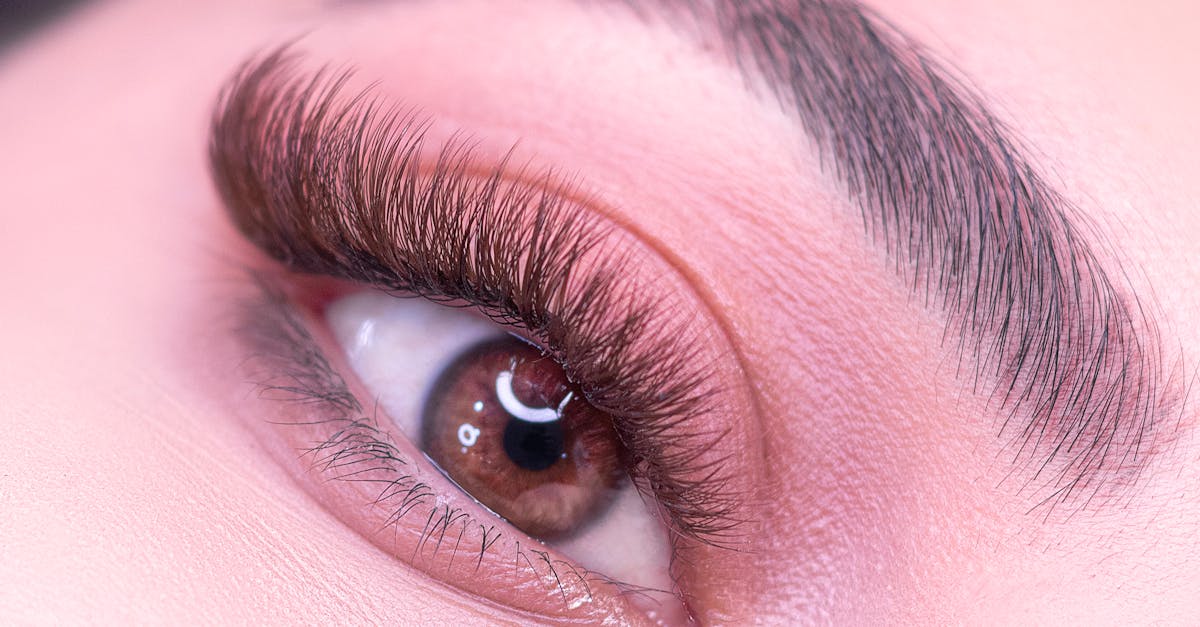 découvrez comment maintenir une bonne santé oculaire avec des conseils pratiques sur l'alimentation, les exercices pour les yeux et les meilleures habitudes à adopter pour préserver votre vision au fil des ans.