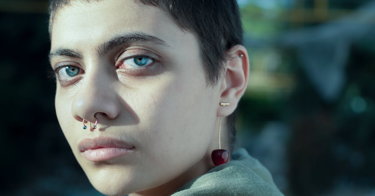 découvrez tout ce qu'il faut savoir sur le piercing des oreilles : conseils pratiques, types de piercings, soins après-perçage et tendances actuelles pour un look unique et stylé.