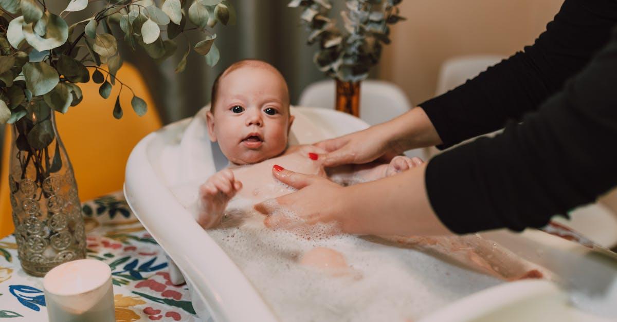 découvrez notre sélection de produits pour le bain des bébés, alliant douceur et sécurité. offrez à votre enfant un moment de détente agréable avec nos soins adaptés à leur peau fragile.