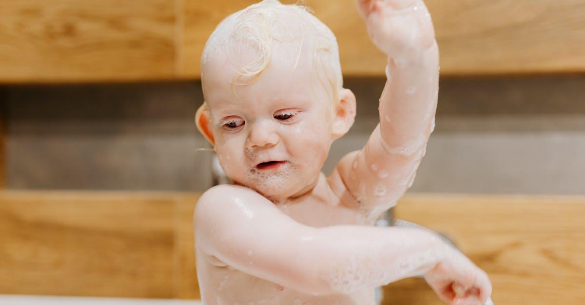 découvrez notre sélection de produits de bain pour bébés, alliant douceur et sécurité. profitez de soins de qualité pour le bain de votre petit, avec des shampoings, gels douche et accessoires adaptés à leur peau délicate.