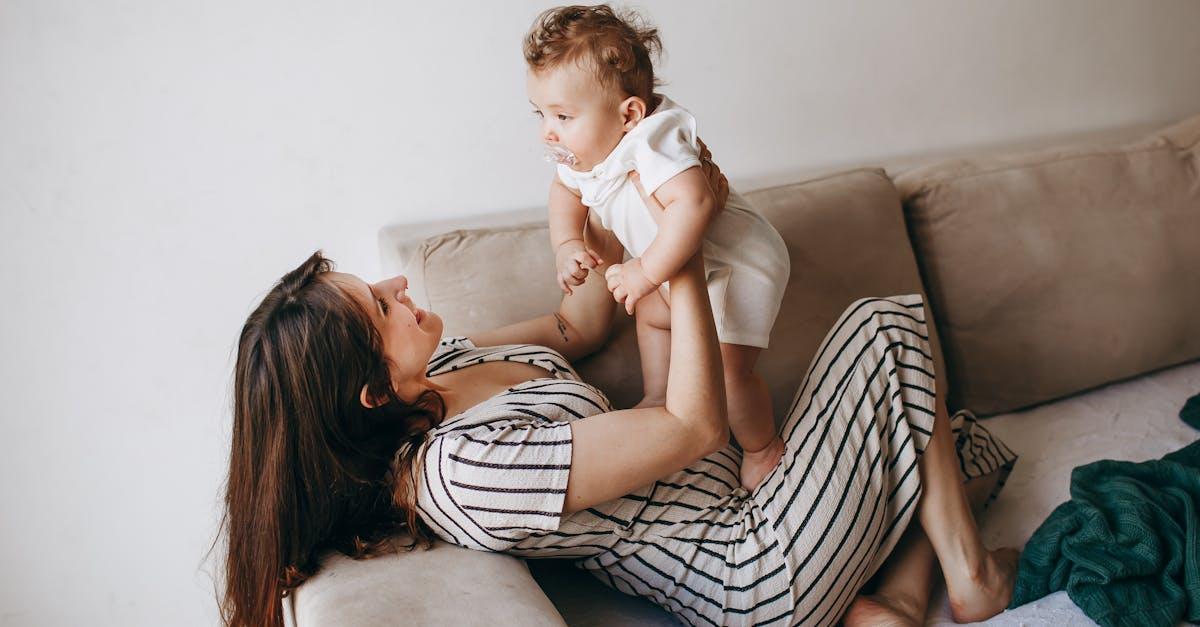 découvrez les étapes clés du développement de votre bébé, de la naissance à la première année. apprenez-en plus sur les jalons de croissance, la stimulation sensorielle et les conseils pour soutenir chaque phase de son épanouissement.
