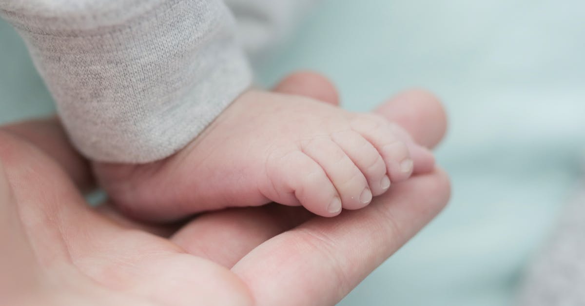 découvrez tout ce qu'il faut savoir sur les éruptions cutanées chez les bébés : causes, symptômes, prévention et traitements pour assurer le bien-être de votre enfant.