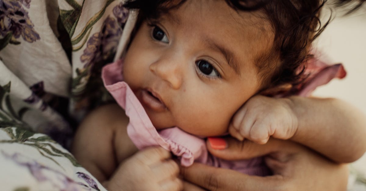 découvrez des conseils essentiels pour gérer les problèmes de peau chez les bébés. apprenez à identifier et traiter les éruptions cutanées, les irritations et autres conditions fréquentes pour assurer le confort et la santé de votre enfant.