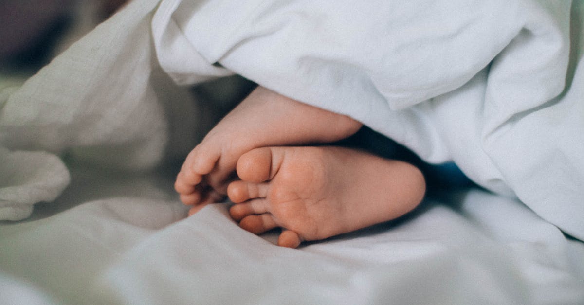 découvrez nos conseils et astuces essentiels pour aider votre bébé à bien dormir. apprenez les meilleures pratiques pour instaurer une routine de sommeil saine et apaiser les nuits de votre petit.