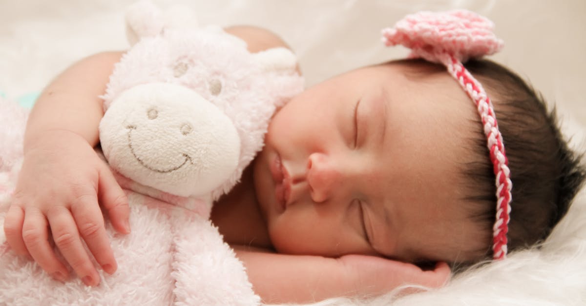 découvrez des conseils essentiels et des techniques éprouvées pour aider votre bébé à s'endormir paisiblement. apprenez à instaurer une routine de sommeil efficace et à comprendre les besoins de votre enfant pour des nuits sereines.