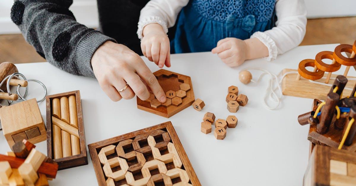 découvrez comment développer les compétences motrices fines de votre enfant grâce à des activités ludiques et éducatives. améliorez leur coordination et leur précision avec des conseils pratiques et des jeux adaptés.