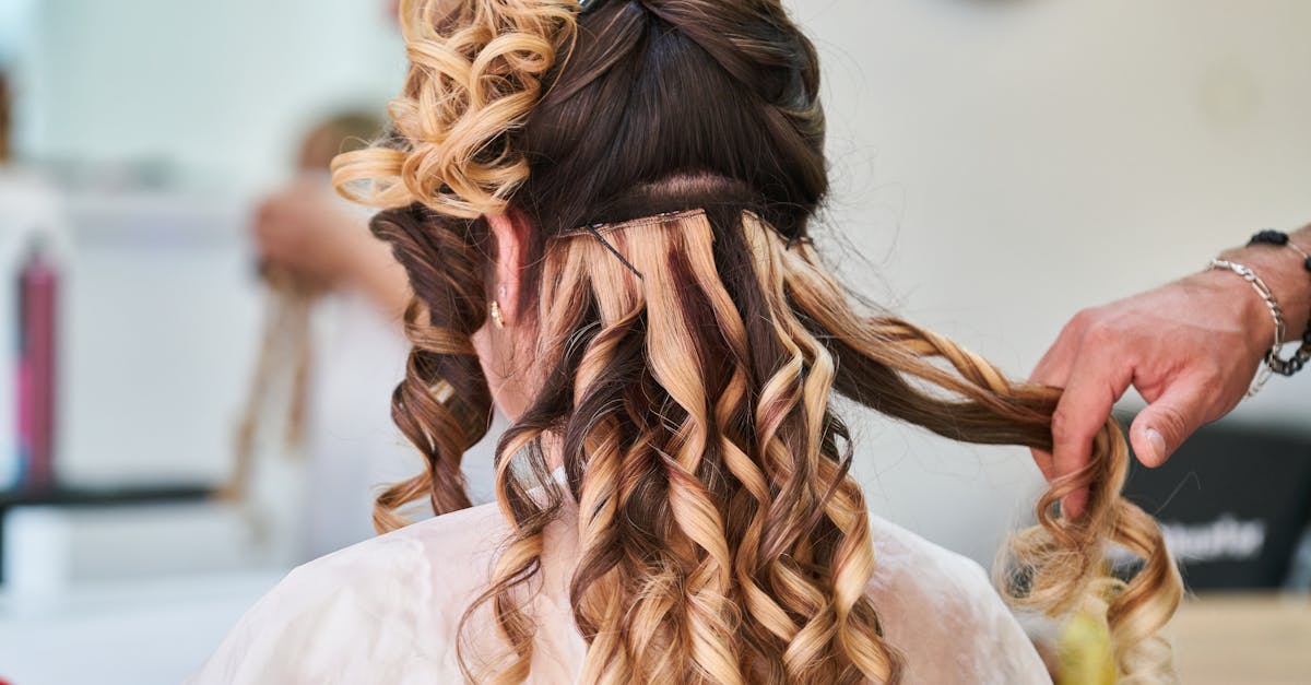 découvrez tous nos conseils pour le premier coiffure de votre enfant. des astuces pour apaiser votre petit, choisir le salon idéal et immortaliser ce moment précieux en photos. une expérience inoubliable à partager !