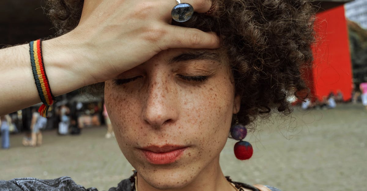 découvrez les causes, symptômes et traitements des maux de tête. apprenez à soulager votre douleur et à prévenir les crises grâce à des conseils pratiques et des solutions naturelles.