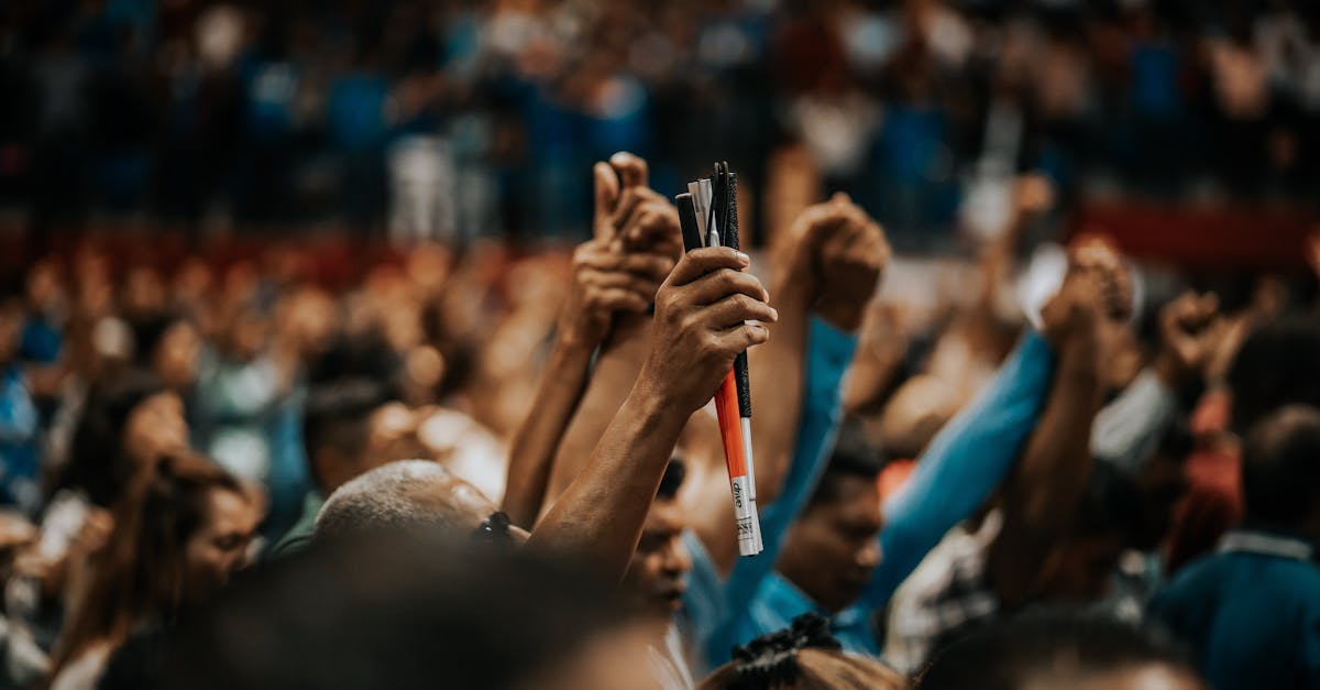 découvrez l'essence de l'espoir, un sentiment puissant qui inspire et guide à travers les défis de la vie. explorez comment l'espoir peut transformer les rêves en réalités et apporter lumière et motivation dans les moments sombres.