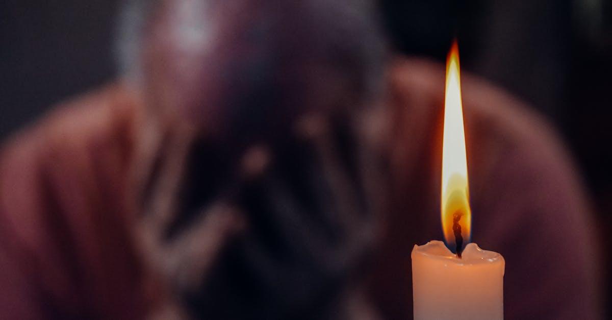 découvrez tout sur l'anxiété de séparation, ses causes, ses symptômes et comment aider les enfants et les adultes à surmonter cette peur. apprenez des stratégies efficaces pour gérer l'anxiété et renforcer la confiance en soi.