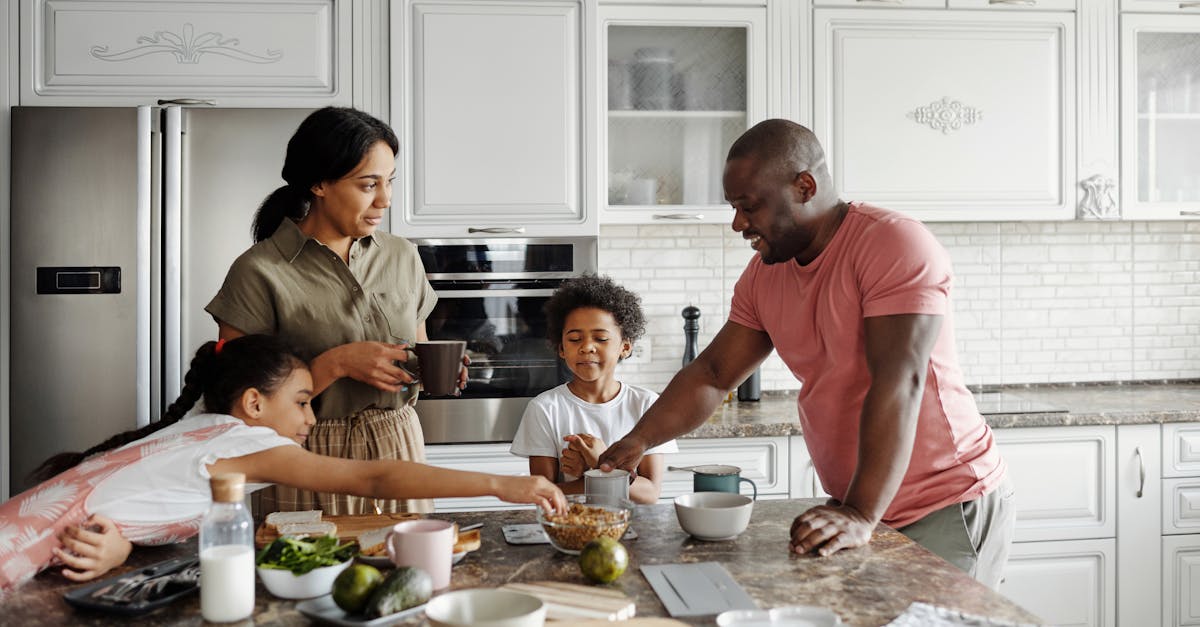 découvrez les différents rôles des frères et sœurs dans la dynamique familiale. explorez comment ces relations influencent le développement personnel, la communication et les interactions au sein de la famille.