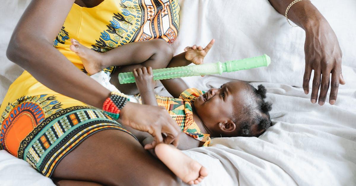 découvrez les raisons pour lesquelles les bébés pleurent et comment apaiser leur inconfort. apprenez des astuces pour comprendre les besoins de votre nourrisson et favoriser son bien-être.