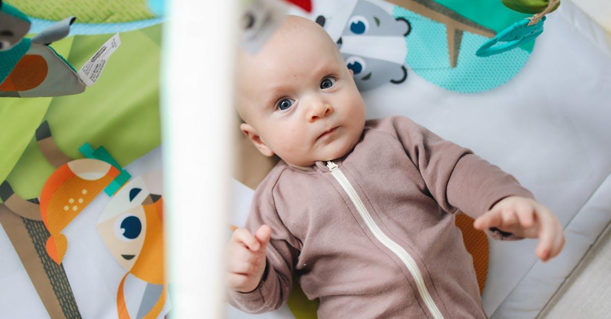 découvrez les étapes clés du développement de votre bébé, des premiers sourires aux premiers pas. apprenez comment chaque moment contribue à son épanouissement et à son bien-être.