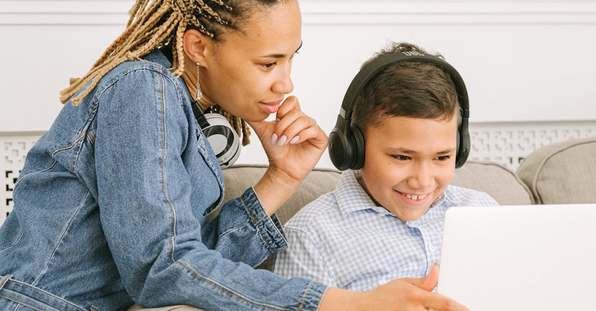 découvrez les meilleures astuces et produits pour le soin des cheveux de bébé. protégez et nourrissez délicatement les cheveux fins et fragiles de votre enfant avec des conseils adaptés à chaque type de chevelure.
