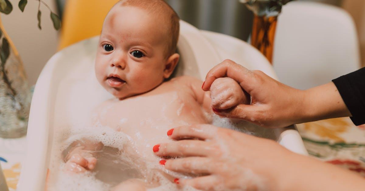 découvrez nos conseils et produits essentiels pour le soin des ongles de bébé. assurez une hygiène optimale et un confort maximum à votre petit en apprenant les meilleures pratiques pour prendre soin de ses ongles en toute sécurité.
