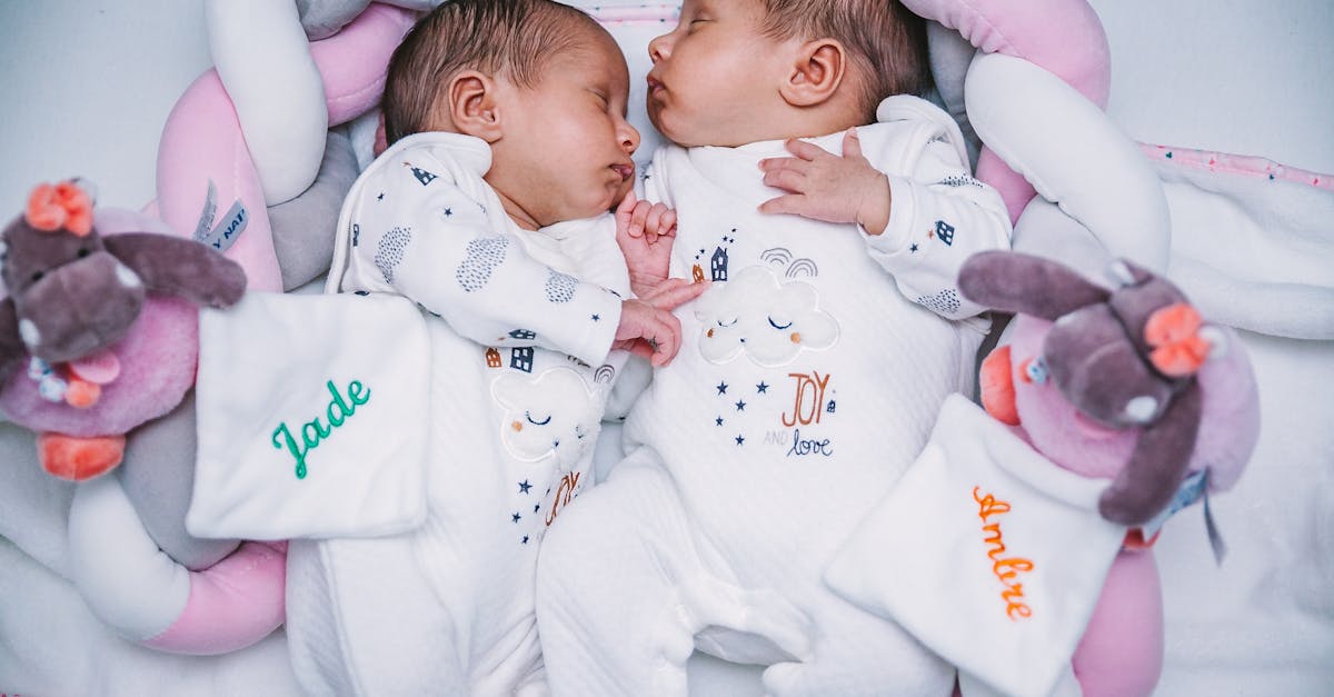découvrez notre guide complet sur les prénoms de bébé. inspirez-vous de notre sélection de prénoms tendance, classiques ou originaux pour choisir le nom parfait pour votre futur enfant.