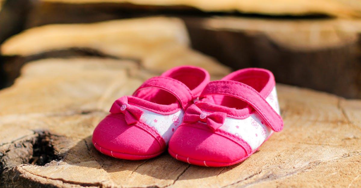 découvrez notre collection de chaussures pour bébés, alliant confort et style. fabriquées avec des matériaux de qualité, nos chaussures garantissent un maintien optimal pour les petits pieds en pleine croissance. parfaites pour chaque occasion, elles sont disponibles dans une variété de designs adorables. offrez à votre enfant le meilleur dès ses premiers pas !