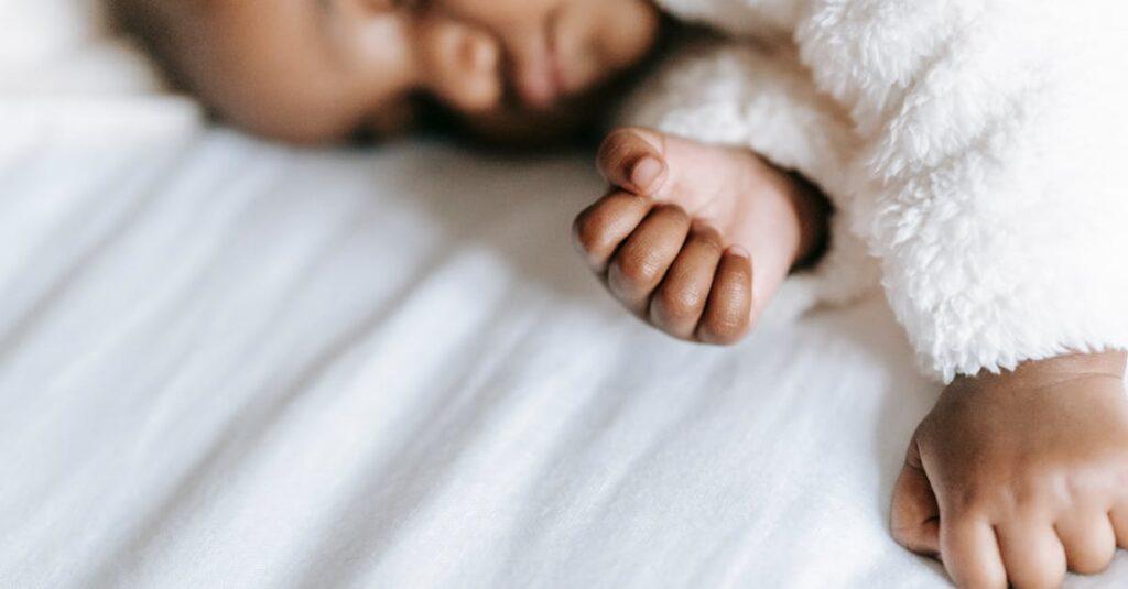 découvrez notre sélection apaisante de berceuses pour aider votre enfant à s'endormir paisiblement. des mélodies douces et réconfortantes pour des nuits sereines et des rêves enchanteurs.
