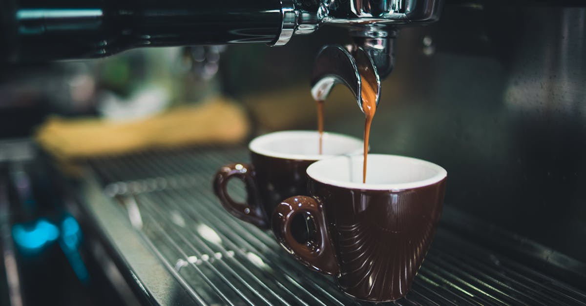 découvrez les effets de la caféine sur votre corps et votre esprit. explorez ses bienfaits, ses risques et comment l'intégrer de manière équilibrée dans votre quotidien. informez-vous sur cette molécule stimulante qui accompagne vos journées.