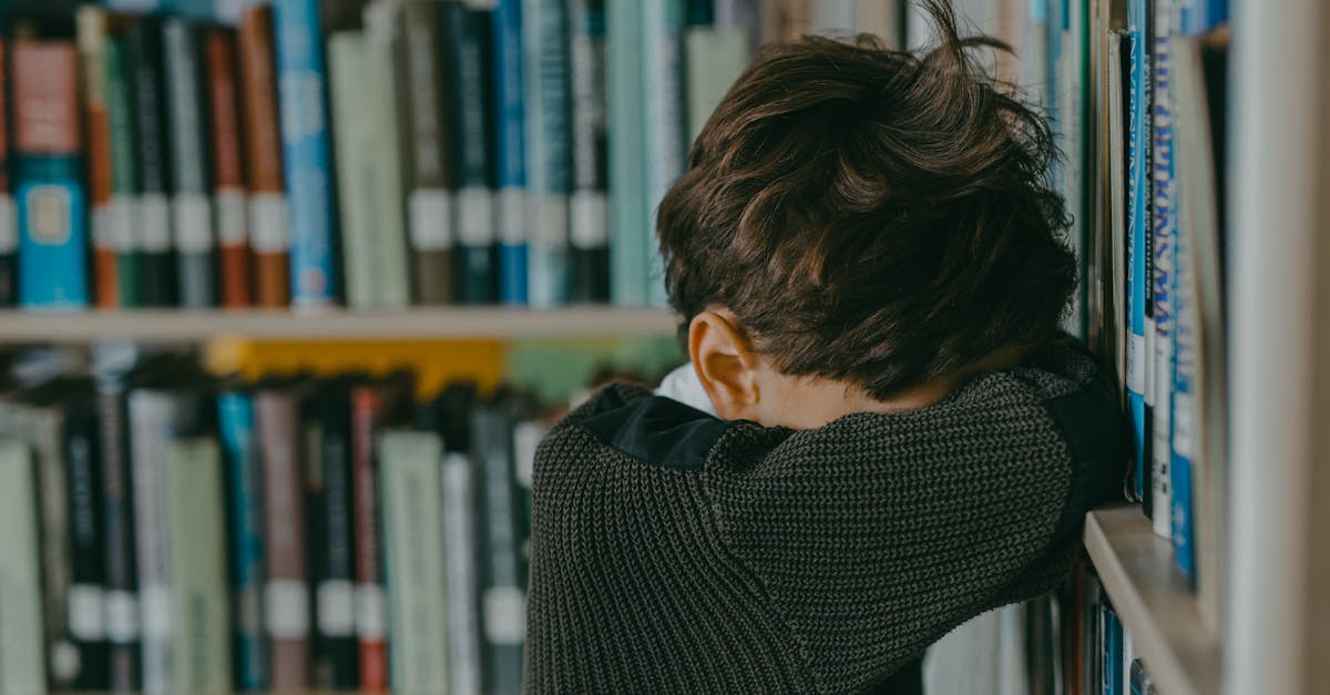 découvrez comment reconnaître et comprendre l'anxiété chez les enfants. apprenez des stratégies efficaces pour aider votre enfant à surmonter ses peurs et développer sa confiance en soi.