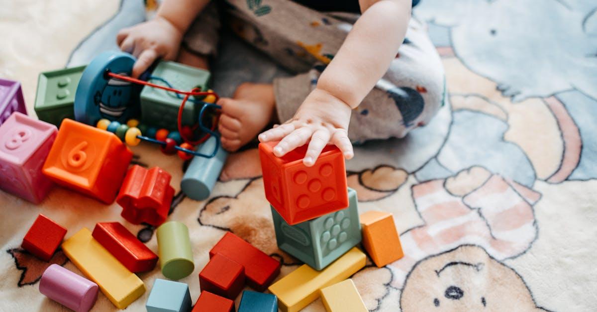 découvrez des conseils essentiels pour garantir la sécurité des enfants à la maison et à l'extérieur. apprenez comment prévenir les accidents et créer un environnement sûr pour le développement de vos petits.
