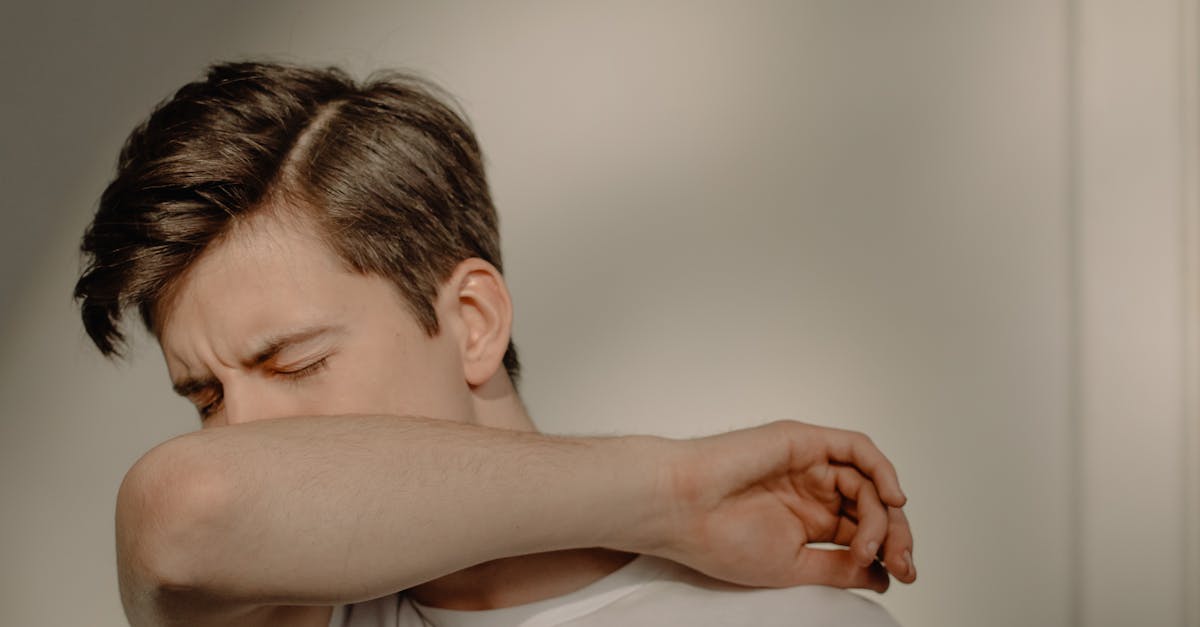 découvrez les différences entre le rhume et la grippe : symptômes, causes, et traitements pour mieux les distinguer et prendre soin de votre santé cet hiver.