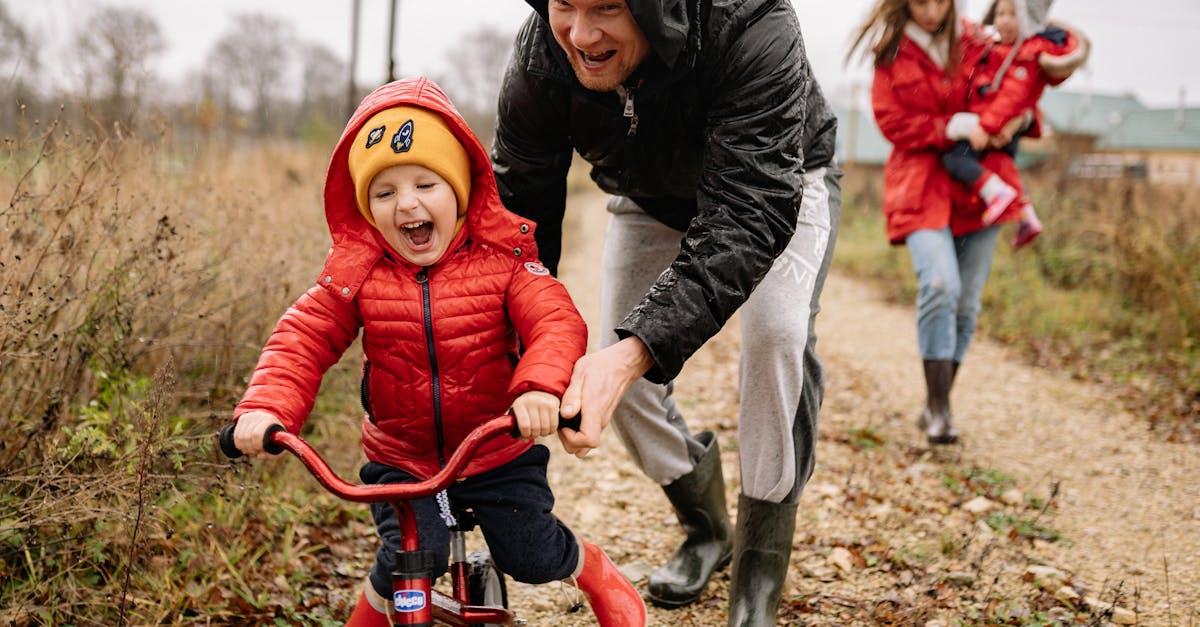 découvrez les joies et les défis de la paternité dans notre exploration approfondie de la parentalité masculine. apprenez des conseils pratiques, des histoires inspirantes et des ressources pour chaque père, que vous soyez nouvellement papa ou vétéran dans le domaine.