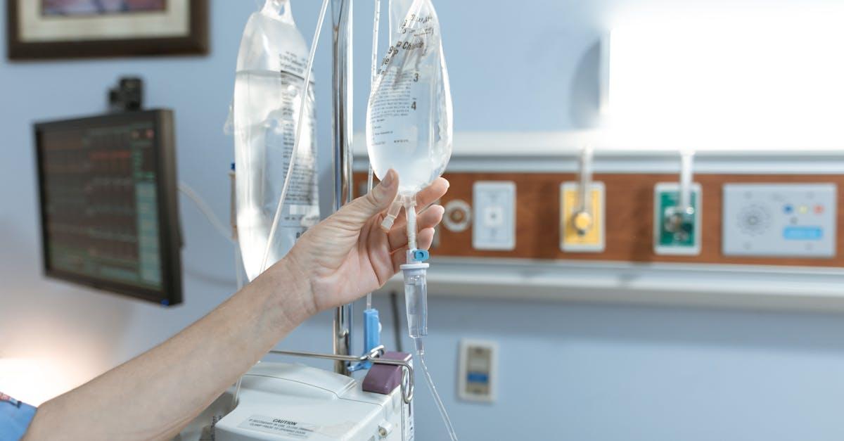 découvrez notre guide complet sur le sac d'hôpital, essentiel pour préparer votre séjour à la maternité. apprenez quels indispensables emporter pour vous et votre bébé, afin de garantir une expérience confortable et sereine lors de cet événement unique.