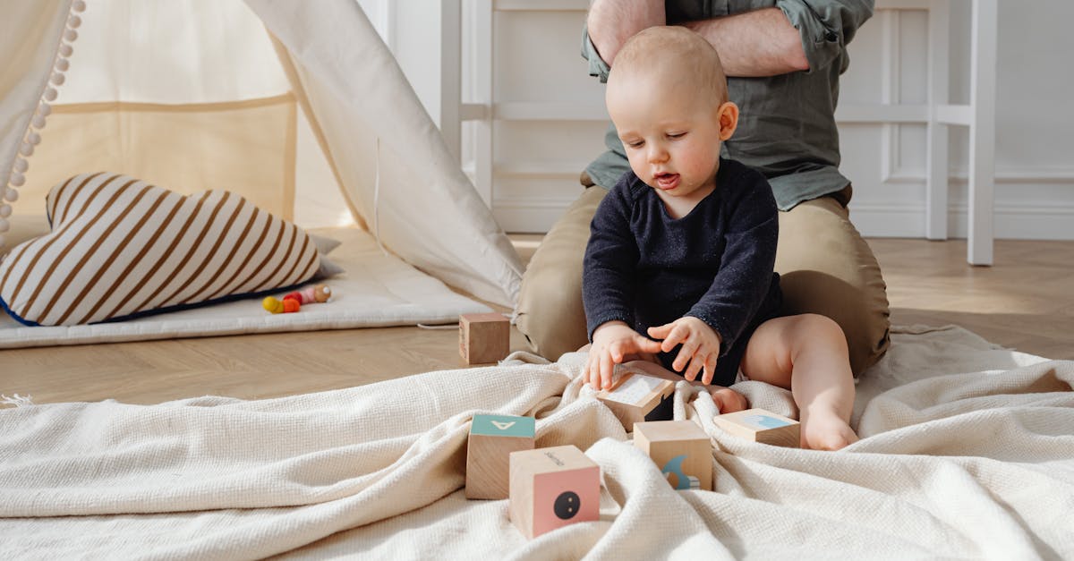 découvrez des jeux de stimulation pour bébés qui favorisent leur développement cognitif et moteur. amusez-vous tout en aidant votre petit à explorer le monde autour de lui!