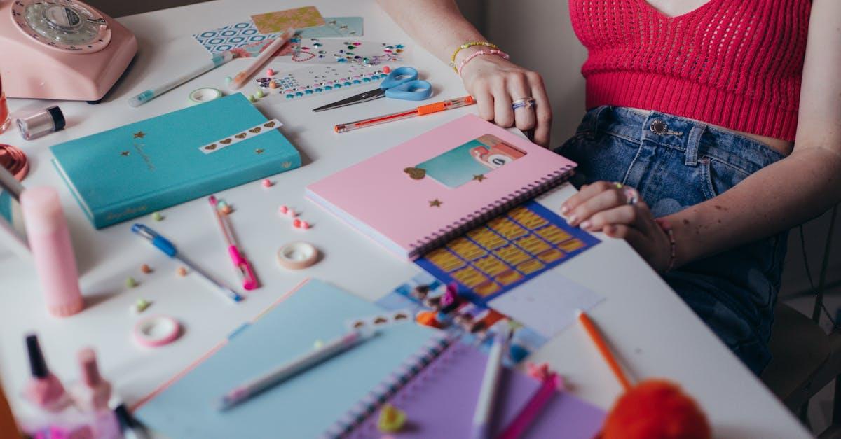découvrez des idées créatives et faciles pour réaliser vos propres mobiles diy. transformez votre décoration intérieure en ajoutant une touche personnelle avec nos tutoriels adaptés à tous les niveaux. laissez libre cours à votre imagination et embellissez votre espace avec des créations uniques !