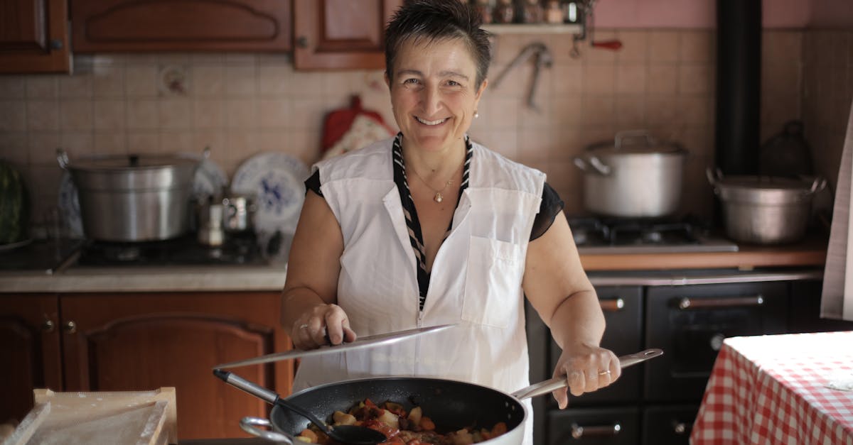 découvrez notre délicieuse recette de frites au four, croustillantes à l'extérieur et tendres à l'intérieur. parfaites pour accompagner vos repas ou comme en-cas sain, ces frites peuvent être assaisonnées selon vos envies. essayez-les dès aujourd'hui et réveillez vos papilles !