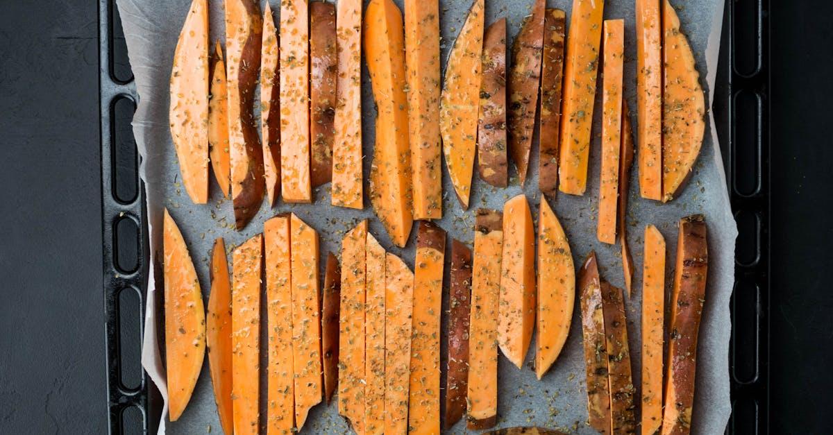 découvrez nos délicieuses frites au four, croustillantes à l'extérieur et tendres à l'intérieur. parfaites pour un accompagnement sain et savoureux, elles allient goût et texture irrésistibles. essayez notre recette facile et régalez vos papilles !