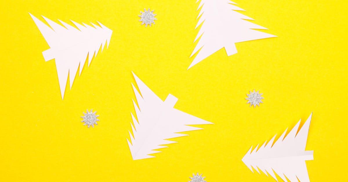 découvrez comment réaliser de magnifiques flocons de neige en papier pour décorer votre intérieur pendant les fêtes. nos astuces et modèles vous guideront étape par étape dans la création de ces délicates œuvres d'art hivernales.