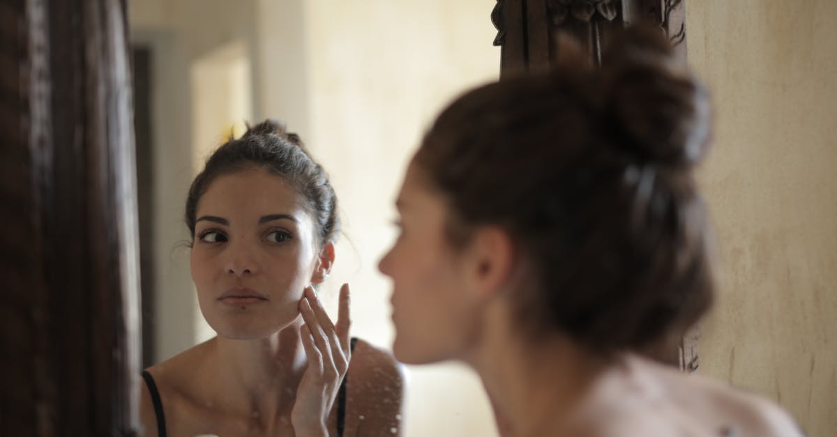 découvrez notre gamme complète de soins de la peau pour hydrater, protéger et revitaliser votre teint. des ingrédients naturels aux formulations avancées, trouvez la routine parfaite pour votre type de peau et profitez d'un éclat radieux au quotidien.