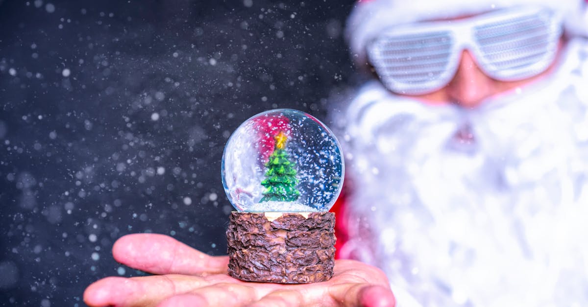 découvrez la magie des boules à neige, un objet décoratif fascinant qui capture des scènes hivernales et festive. parfait pour égayer votre intérieur ou offrir en cadeau, ces souvenirs enchanteurs apportent une touche de rêve et de nostalgie.