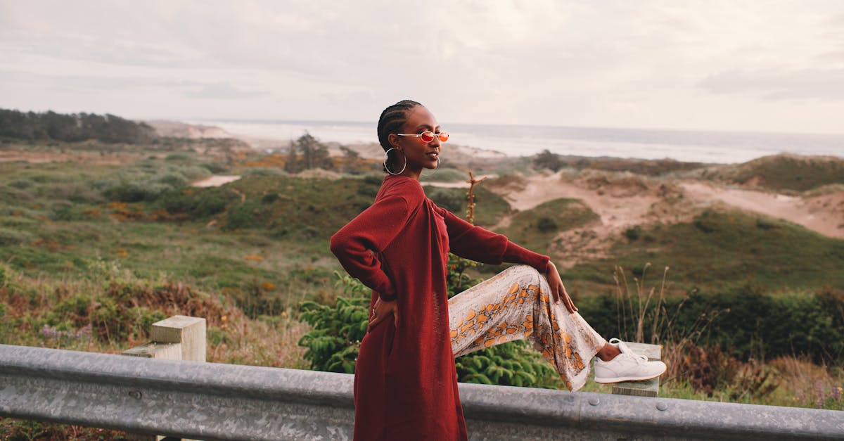 découvrez notre collection de lunettes de soleil alliant style et protection. parfaites pour toutes les occasions, nos lunettes offrent un confort optimal et une allure tendance. protégez vos yeux des rayons uv tout en affichant un look chic et moderne.