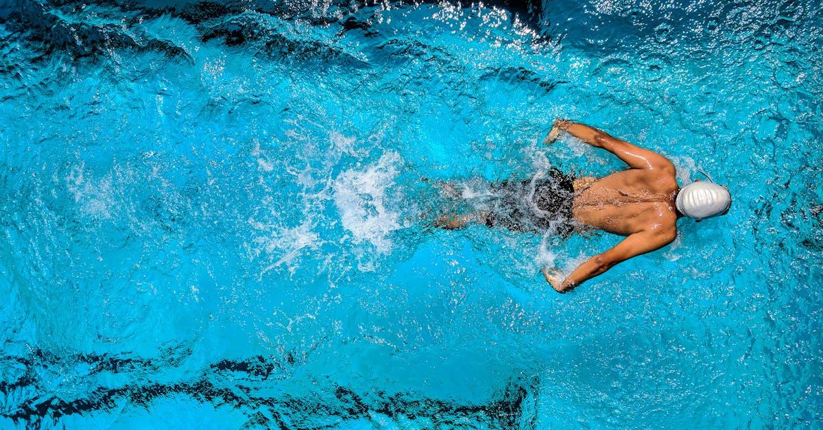 découvrez les bienfaits de la natation, un sport complet qui allie plaisir et santé. apprenez des techniques de nage, des conseils pour améliorer vos performances et des astuces pour profiter pleinement de vos séances à la piscine ou en plein air.
