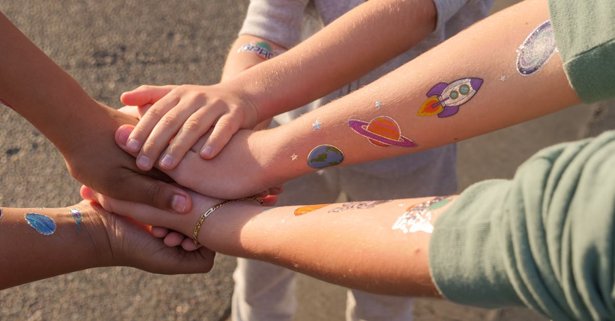 découvrez notre sélection de tatouages temporaires élégants et créatifs, parfaits pour ajouter une touche unique à votre style sans engagement. faciles à appliquer et à enlever, nos tatouages sont idéaux pour des occasions spéciales ou pour exprimer votre personnalité au quotidien.