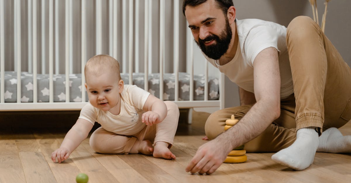 découvrez l'importance du 'tummy time' pour le développement de votre bébé. apprenez des conseils pratiques pour stimuler la motricité et renforcer les muscles du cou et du dos tout en passant des moments de jeu agréables.