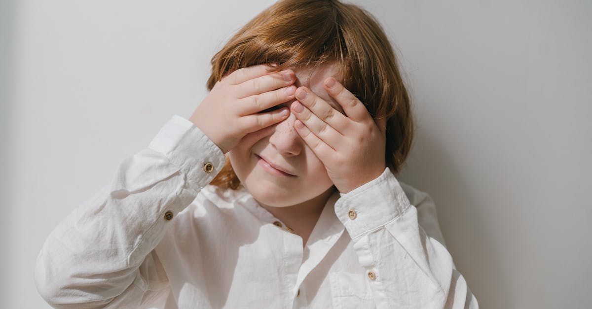 découvrez ce qu'est l'autisme, ses symptômes, ses causes et les stratégies d'accompagnement pour aider les personnes autistes à s'épanouir. apprenez comment sensibiliser et soutenir les familles touchées par ce trouble du développement.