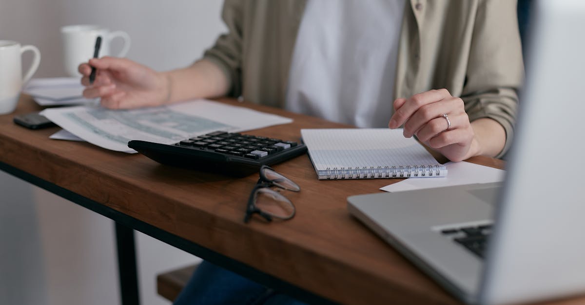 découvrez des conseils essentiels sur les soins aux nouveau-nés prématurés. apprenez comment soutenir leur développement et leur santé grâce à des pratiques adaptées et des ressources utiles.
