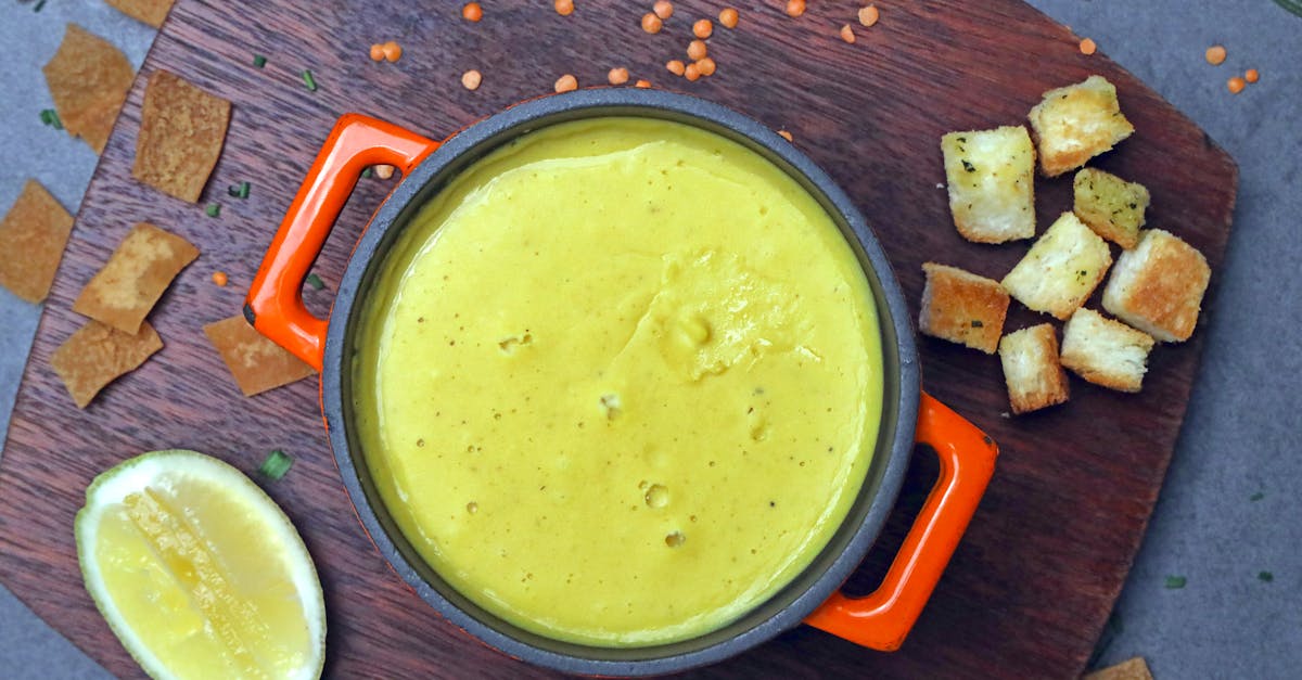 découvrez les différences essentielles entre la purée fait maison et la purée commerciale. apprenez les avantages et inconvénients de chaque option pour faire le meilleur choix pour vos repas et vos snacks. un guide pour les amateurs de cuisine et les consommateurs soucieux de leur alimentation.