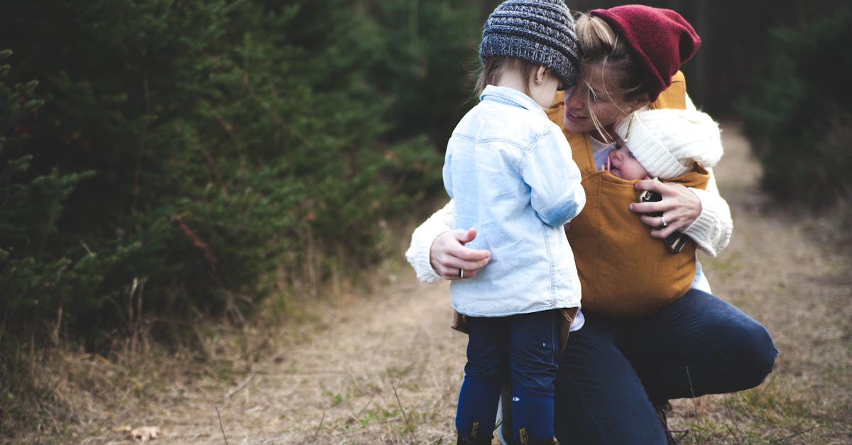 découvrez le confort et la praticité d'un porte-bébé. idéal pour garder votre petit près de vous tout en vous permettant d'être actifs, nos porte-bébés allient ergonomie et style pour des promenades en toute sérénité.