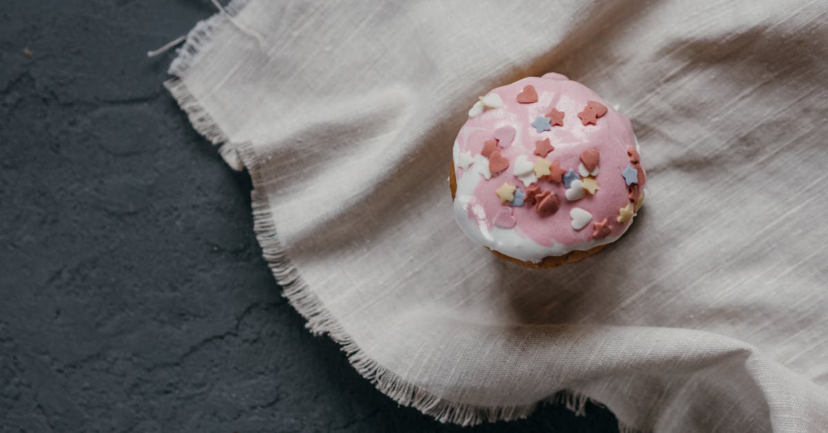 découvrez nos irrésistibles cupcakes de pâques, ornés de décorations festives et de saveurs délicieuses. parfaits pour égayer vos célébrations printanières et ravir vos invités !