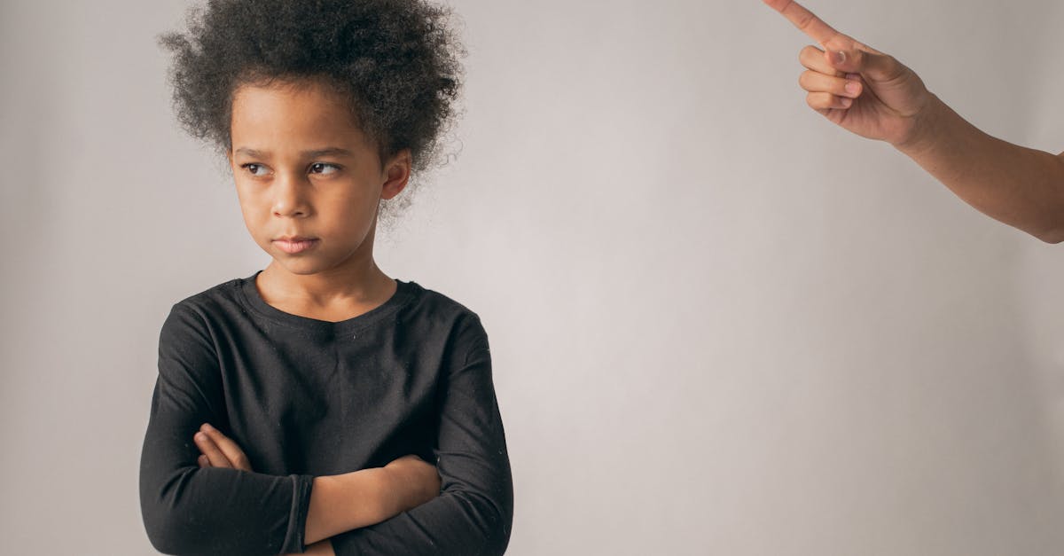 découvrez comment favoriser le bien-être émotionnel de votre enfant avec des astuces et des conseils pratiques pour comprendre et gérer les variations de leur humeur.