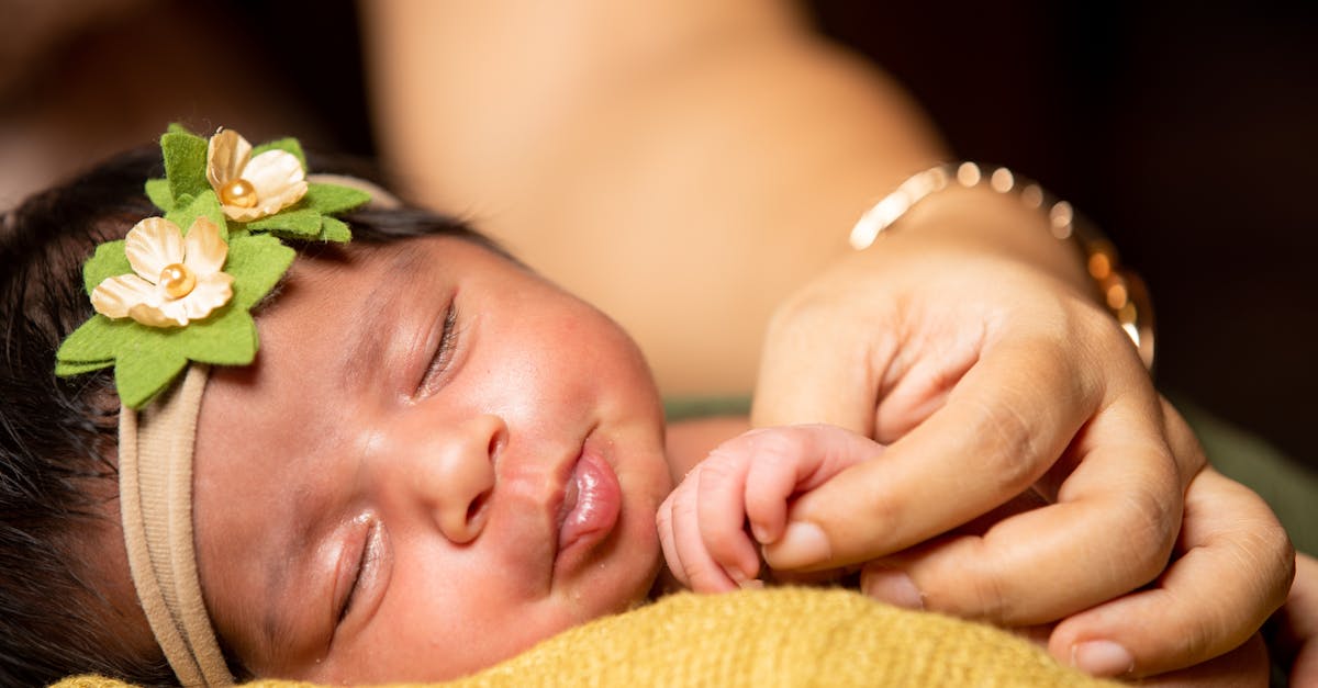 découvrez les bienfaits du co-sleeping pour le sommeil de votre bébé et le lien parent-enfant. apprenez à instaurer une pratique sécurisée et confortable pour toute la famille.