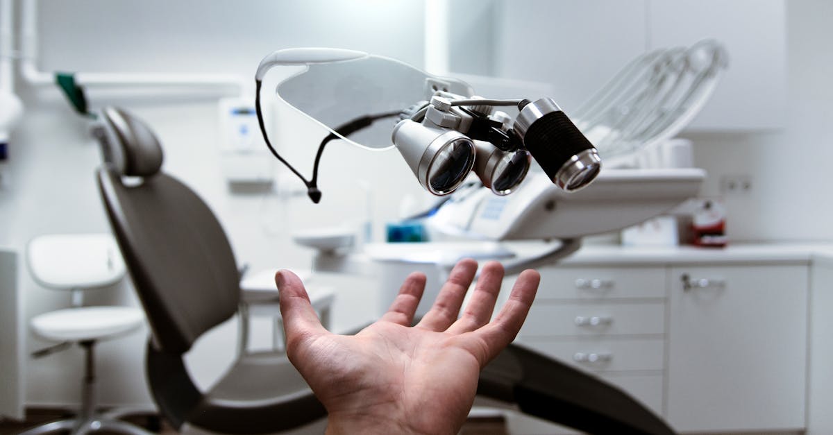 découvrez des conseils essentiels pour des soins dentaires optimaux. apprenez les meilleures pratiques pour maintenir une bonne hygiène bucco-dentaire, prévenir les caries et garder un sourire radieux.