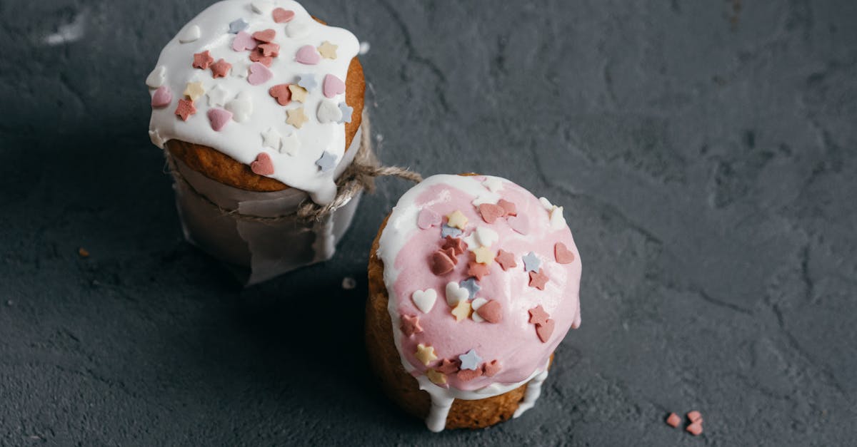 délectez-vous avec nos cupcakes aux accents de pâques, confectionnés avec des saveurs délicieuses et décorés de façon festive. idéaux pour célébrer cette saison printanière, ces douceurs colorées raviront les petits comme les grands. découvrez des recettes créatives pour ajouter une touche sucrée à vos festivités de pâques!