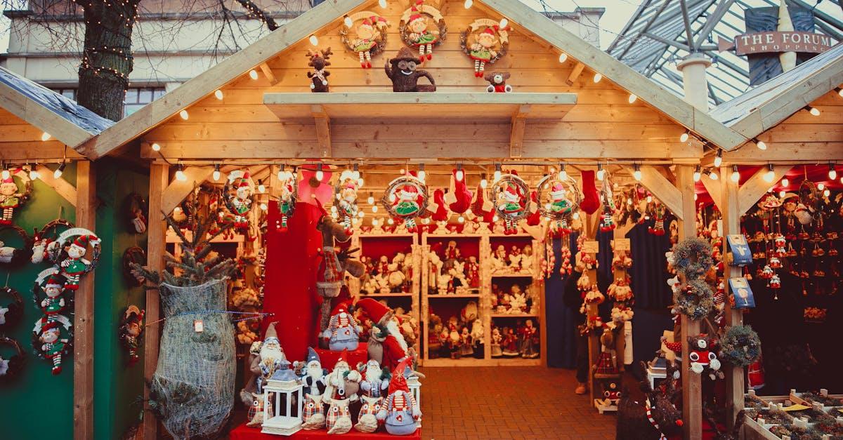 découvrez l'univers enchanteur du père noël, une figure emblématique des fêtes de fin d'année. plongez dans ses traditions, son histoire fascinante et les joyeux récits qui entourent cette légende, parfaite pour faire rêver petits et grands.